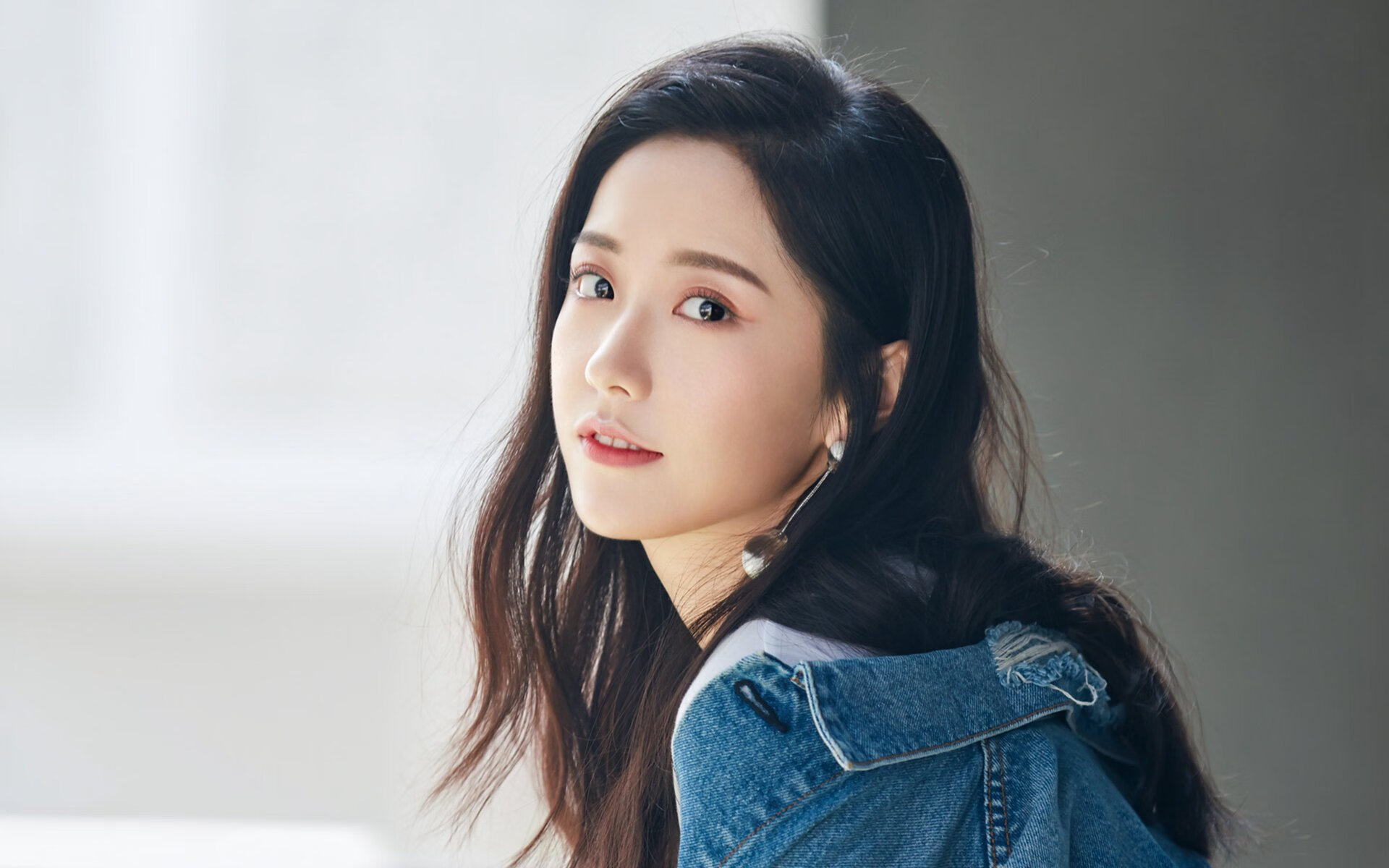 九游游戏中心-_光影攀岩秀：视觉盛宴与运动激情结合_，攀岩摄影